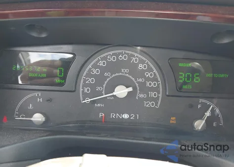 2005 Lincoln Town Car Signature Limited из США, поврежденный, VIN 1LNHM82W65Y649412